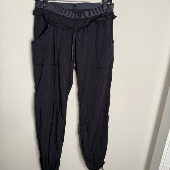 Lululemon‎ Size 6 Elastic Waistband Pull-On Drawstring Cuff Joggers in Black - Picture 1 of 3